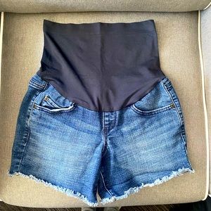 Maternity shorts